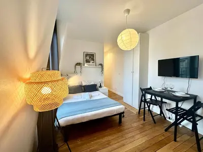 Télévision ou salle de divertissement dans l'établissement New 462 Suite Olivier- Cosy Apartment Paris Center