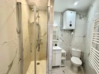 Salle de bains dans l'établissement New 462 Suite Olivier- Cosy Apartment Paris Center