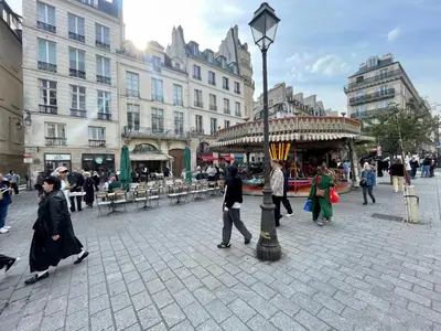 Clients de l'établissement Coeur du Marais-Rue des Rosiers