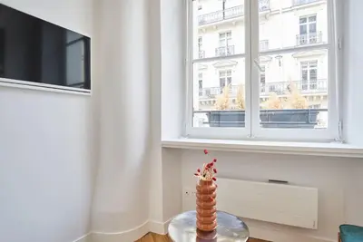 Télévision ou salle de divertissement dans l'établissement Charming Studio - Louvre & Palais Royal