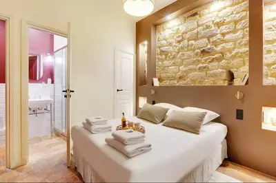 Un ou plusieurs lits dans un hébergement de l'établissement Amazing apartment center of Paris-Le marais