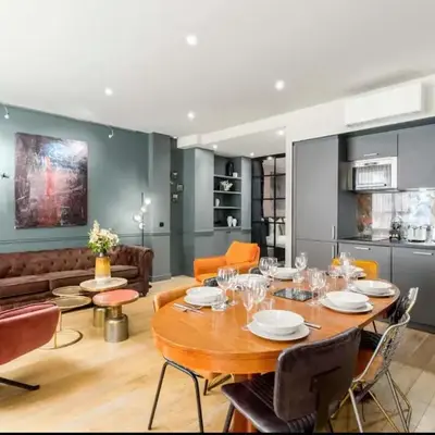 Place des Vosges Apartment with Air Conditioning