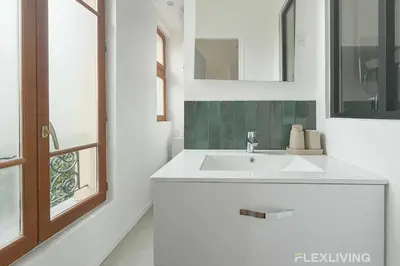 Salle de bains dans l'établissement Charming - One-Bedroom Apartment in Paris 5th