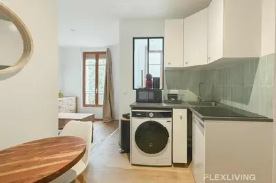 Cuisine ou kitchenette dans l'établissement Charming - One-Bedroom Apartment in Paris 5th