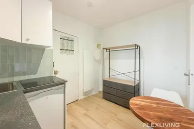 Cuisine ou kitchenette dans l'établissement Charming - One-Bedroom Apartment in Paris 5th