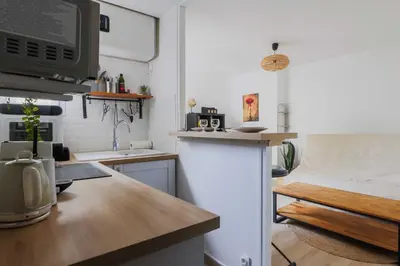 Cuisine ou kitchenette dans l'établissement Charming apartment - 1BR- 4P- Oberkampf