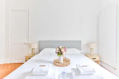 Un ou plusieurs lits dans un hébergement de l'établissement Spacious apartment - 2BR-4P - Montmartre-Moulin Rouge