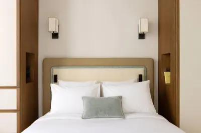 Un ou plusieurs lits dans un hébergement de l'établissement Luxurious Residence Saint Honore by onefinestay