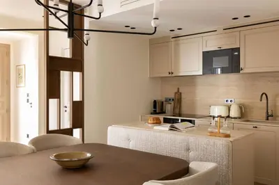 Cuisine ou kitchenette dans l'établissement Luxurious Residence Saint Honore by onefinestay