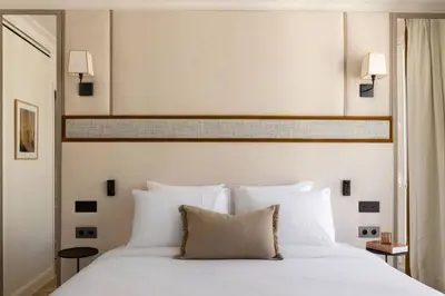 Un ou plusieurs lits dans un hébergement de l'établissement Luxurious Residence Saint Honore by onefinestay
