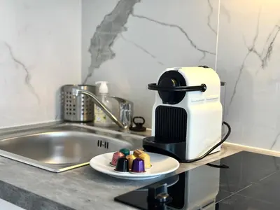 Cuisine ou kitchenette dans l'établissement New 353 Suite Pierre - Cosy Apartment Paris Center