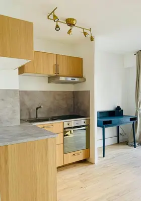 Cuisine ou kitchenette dans l'établissement 598 Suite Bachelet - Cosy Apartment in Montmartre