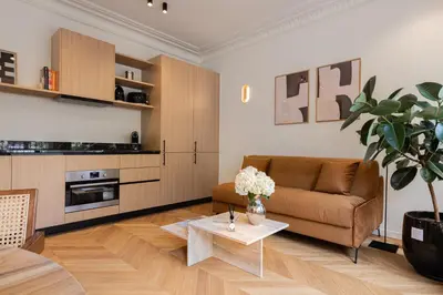 Cuisine ou kitchenette dans l'établissement La Suite - Voltaire I - 1 bedroom with AC