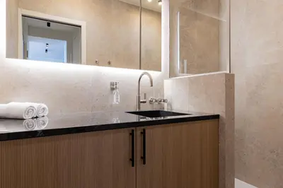 Salle de bains dans l'établissement La Suite - Voltaire I - 1 bedroom with AC