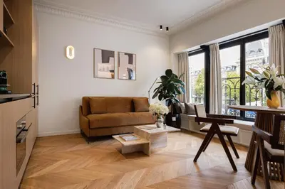 Coin salon dans l'établissement La Suite - Voltaire I - 1 bedroom with AC