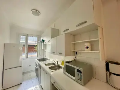 Cuisine ou kitchenette dans l'établissement Tour Eiffel Croix Nivert Paris