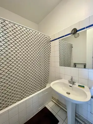 Salle de bains dans l'établissement Tour Eiffel Croix Nivert Paris