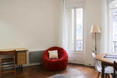 Coin salon dans l'établissement Bright stay in the heart of Paris for 4 people