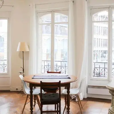 Bright stay in the heart of Paris for 4 people