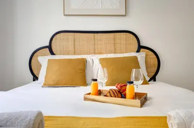 Un ou plusieurs lits dans un hébergement de l'établissement Suite L Ecouffes charme secret du Marais