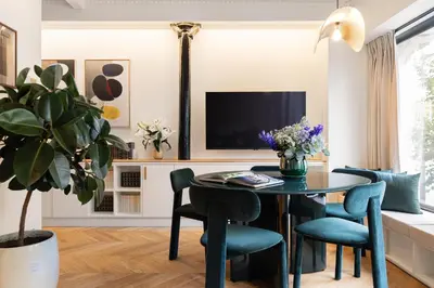 Télévision ou salle de divertissement dans l'établissement La Suite - Voltaire II - 2 bedrooms with AC