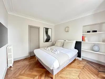 Un ou plusieurs lits dans un hébergement de l'établissement Luxembourg Gardens - Prestige family apartment for 8 with lift - 4 BR