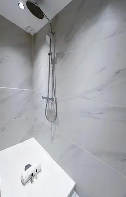 Salle de bains dans l'établissement Luxembourg Gardens - Prestige family apartment for 8 with lift - 4 BR