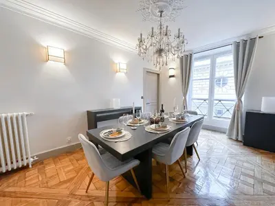 Coin salon dans l'établissement Luxembourg Gardens - Prestige family apartment for 8 with lift - 4 BR