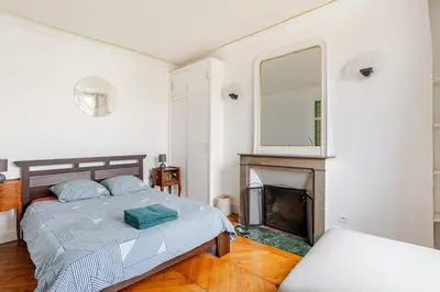 Un ou plusieurs lits dans un hébergement de l'établissement Beautiful apartment in Paris 9