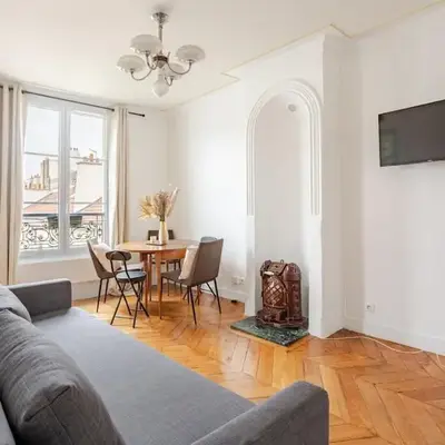 Beautiful apartment in Paris 9