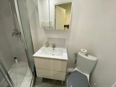 Salle de bains dans l'établissement Zola Saint Ouen