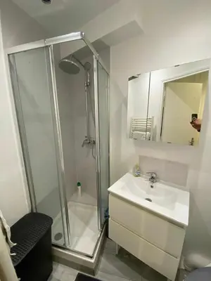 Salle de bains dans l'établissement Zola Saint Ouen