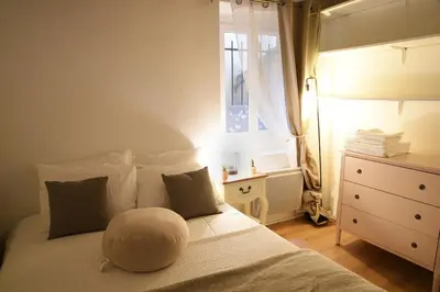 Un ou plusieurs lits dans un hébergement de l'établissement Cosy Flat Near Le Marais