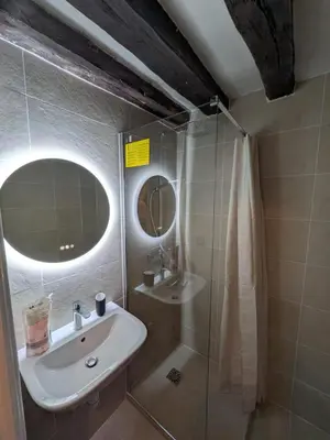 Salle de bains dans l'établissement Cosy Flat Near Le Marais