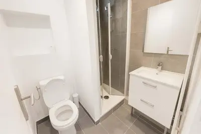 Salle de bains dans l'établissement Studio Cosy avec Ascenseur Paris 16 - 2 personnes