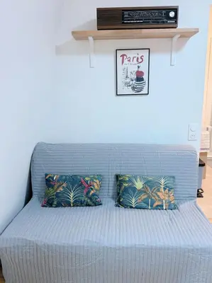 Un ou plusieurs lits dans un hébergement de l'établissement Cozy Studio in Heart of Paris 10th