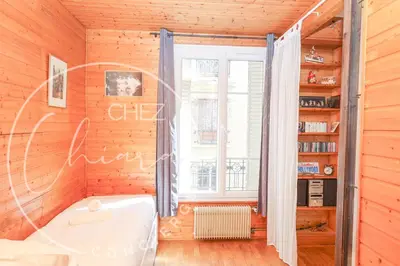 Bibliothèque dans l'appartement
