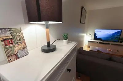 Télévision ou salle de divertissement dans l'établissement Magnifique Appartement Quartier Opera Bastille !