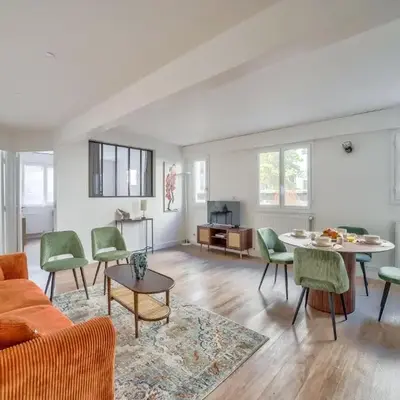 Spacious & Bright 2BR Apartment - Heart of 15th