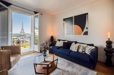Coin salon dans l'établissement Luxury Flat Eiffel View 3BR 7 Guests