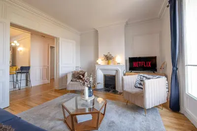 Coin salon dans l'établissement Luxury Flat Eiffel View 3BR 7 Guests