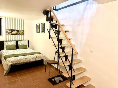 Un ou plusieurs lits dans un hébergement de l'établissement magnifique appartement cosy proches des puces