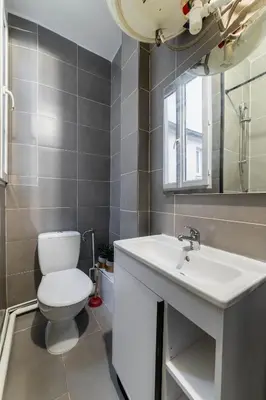 Salle de bains dans l'établissement Appartement cosy hopital bichat - paris 18 - 4P