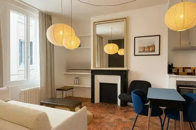Cuisine ou kitchenette dans l'établissement Appartement rue Montorgueil au Halles - Paris 1