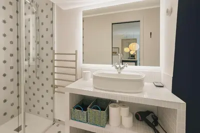 Salle de bains dans l'établissement Appartement rue Montorgueil au Halles - Paris 1
