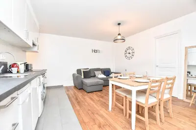Cuisine ou kitchenette dans l'établissement Charming apartment - 1BR 6P - Opéra Garnier
