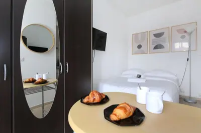 Un ou plusieurs lits dans un hébergement de l'établissement Studio moderne hopital Cochin - Paris 13 - 2P