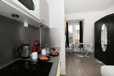 Cuisine ou kitchenette dans l'établissement Studio moderne hopital Cochin - Paris 13 - 2P