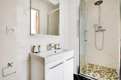 Salle de bains dans l'établissement Authentic apartment - 1BR 5P - La Villette