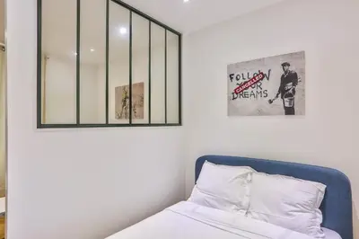 Un ou plusieurs lits dans un hébergement de l'établissement Bonne Nouvelle Paris 2e Charmant appartement 4P